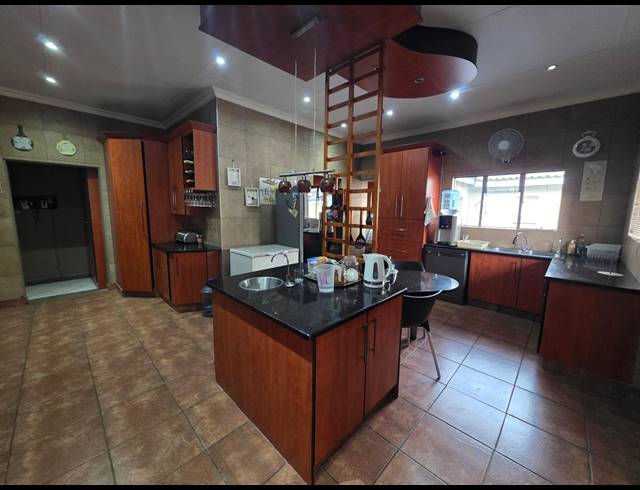 4 BEDROOM HOUSE FOR SALE IN SASOLBURG EXT 4